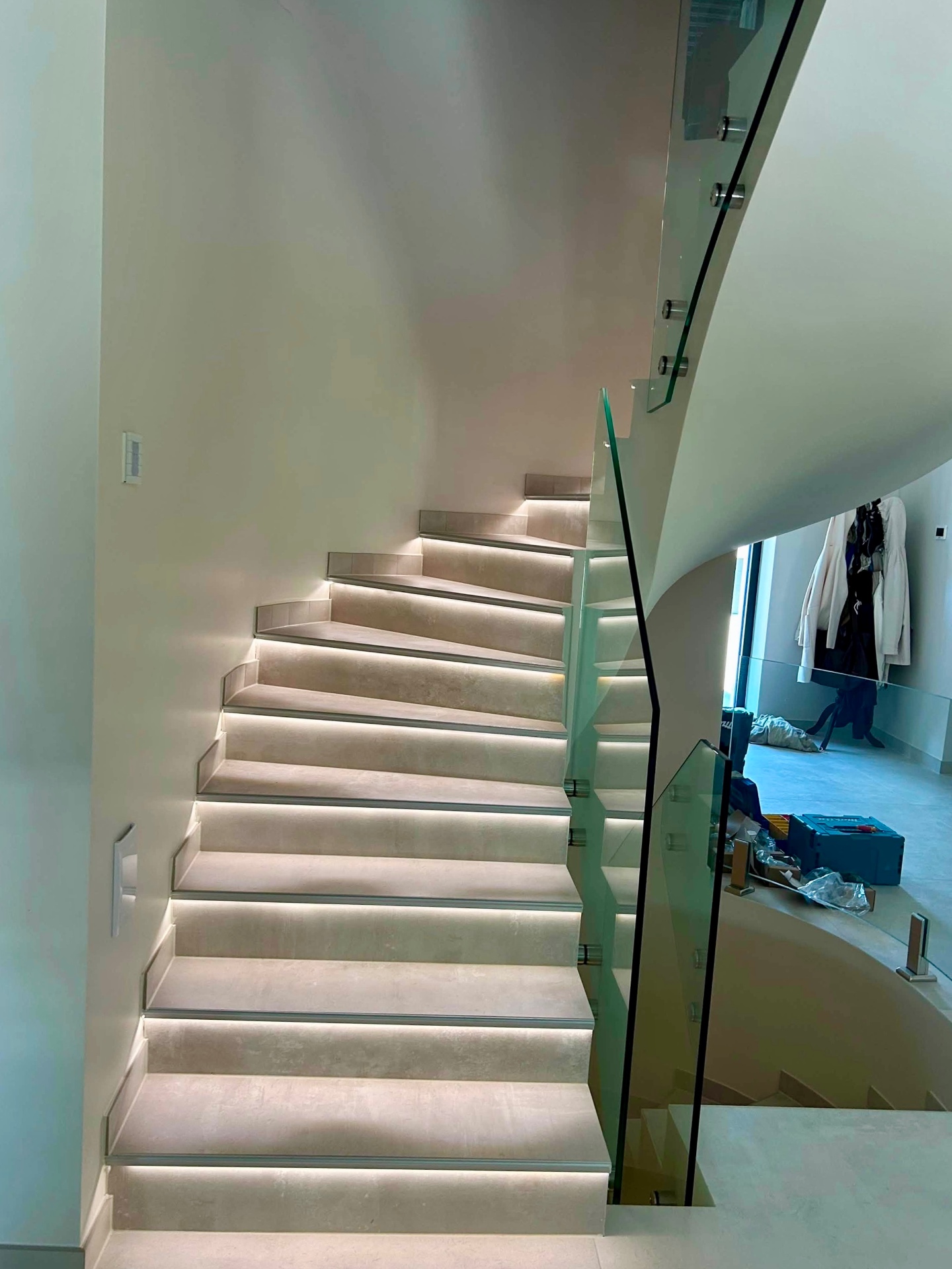 Escalier LED & garde-corps verre